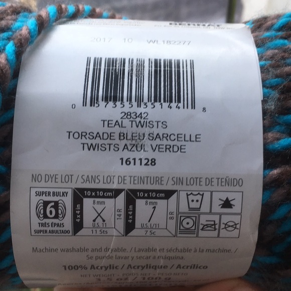 5$ ADD ON 🍒knitting/ crochet acrylic yarn - Picture 2 of 8